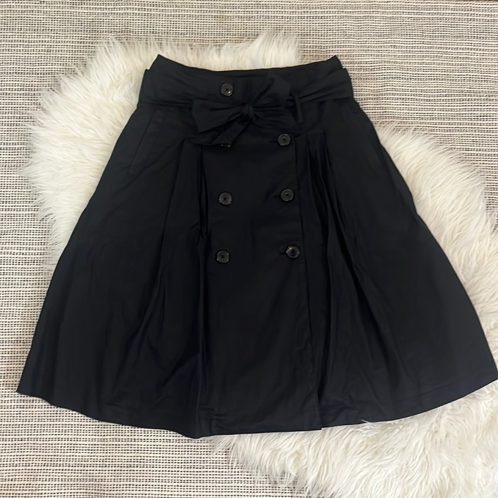 H&M woman’s 6 black skirt